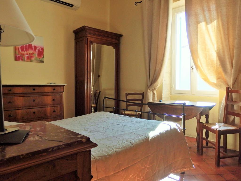 Au Saint Roch - Hotel Et Jardin Avinyon Dış mekan fotoğraf