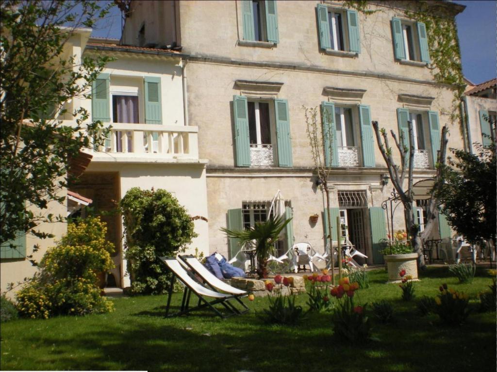 Au Saint Roch - Hotel Et Jardin Avinyon Dış mekan fotoğraf