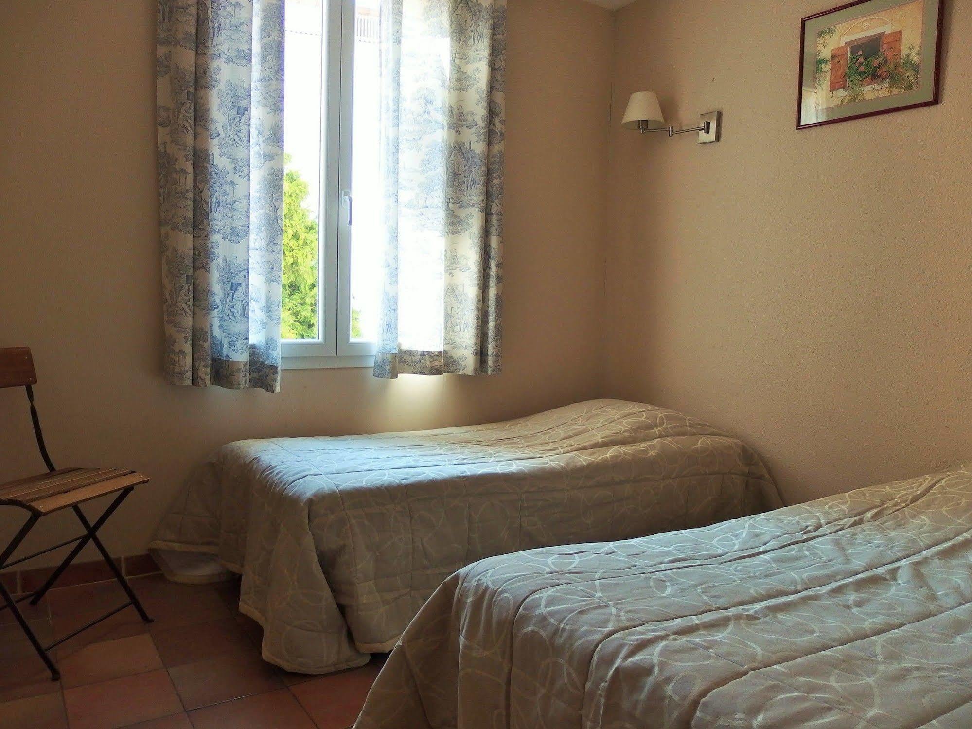 Au Saint Roch - Hotel Et Jardin Avinyon Dış mekan fotoğraf