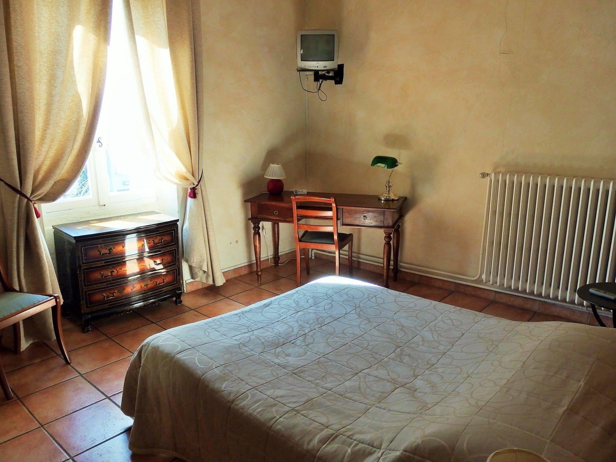 Au Saint Roch - Hotel Et Jardin Avinyon Dış mekan fotoğraf
