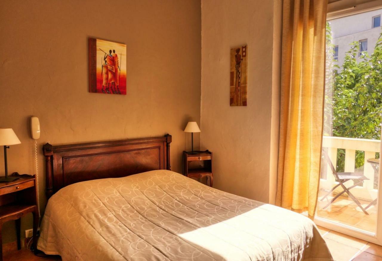 Au Saint Roch - Hotel Et Jardin Avinyon Dış mekan fotoğraf