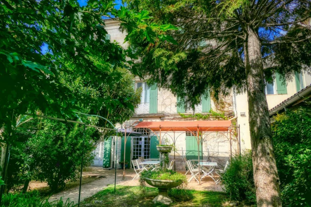 Au Saint Roch - Hotel Et Jardin Avinyon Dış mekan fotoğraf