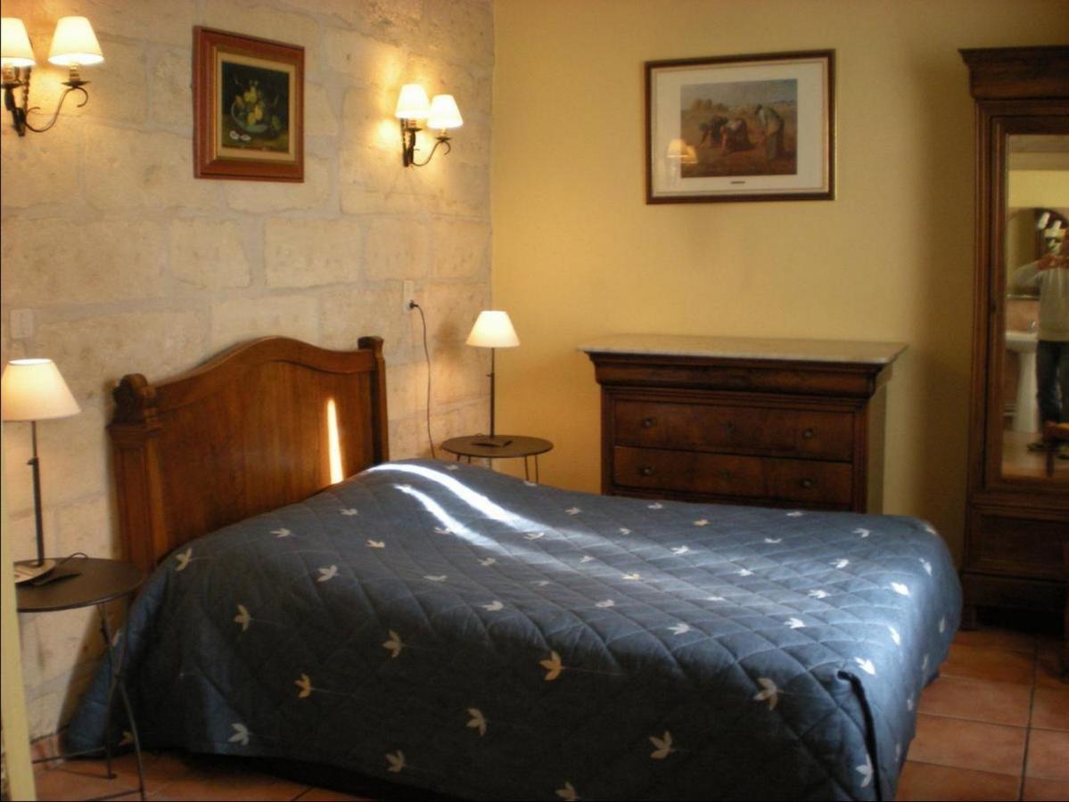 Au Saint Roch - Hotel Et Jardin Avinyon Oda fotoğraf